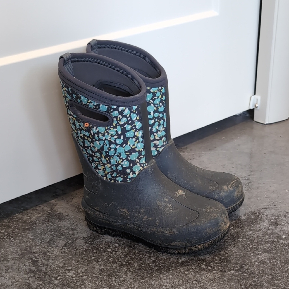 Bogs Kids Boots - Black and Blue Floral